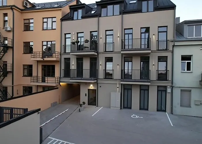 Old Town - Bajor - Self Check-in And Parking Appartement